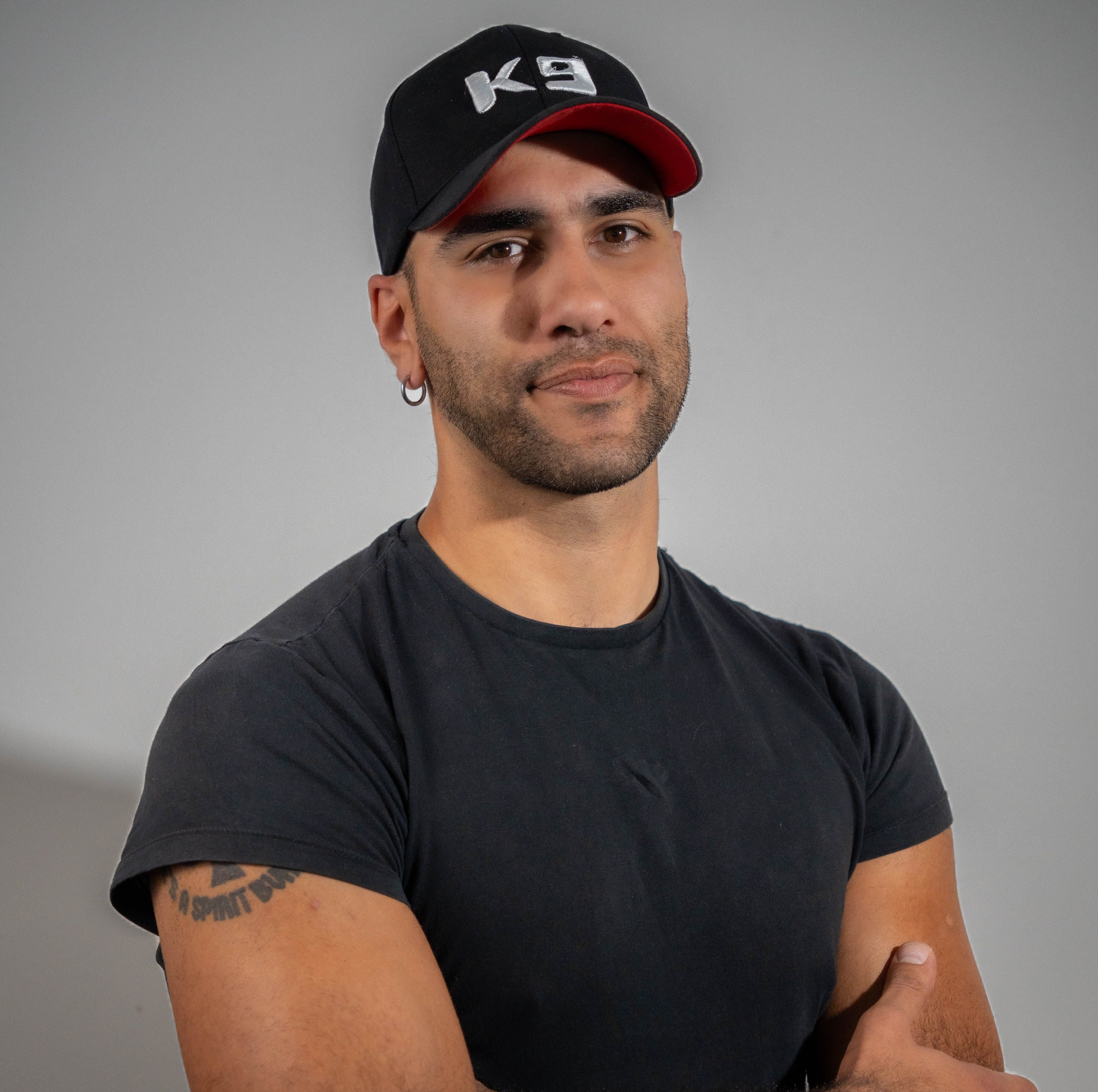 Φωτογραφία πορτρέτου του εκπαιδευτή σκύλων Πέτρου Μητσάκου